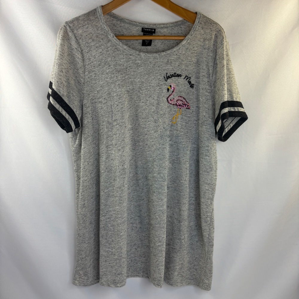 Torrid Gray Vacation Mode Sequin Flamingo T Shirt Women Size 1